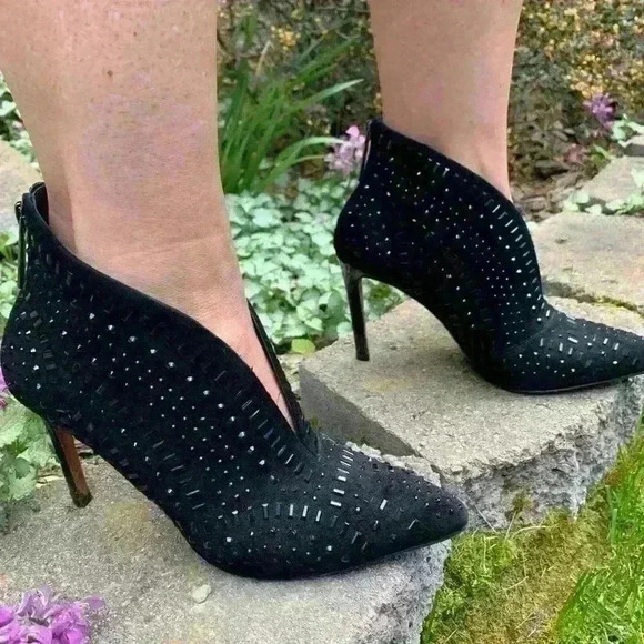 NWOT Donald Pliner Black Sequined Boots size 8 - Picture 9 of 9